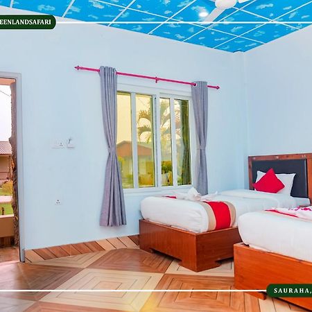 Hotel Greenland Safari Sauraha Buitenkant foto