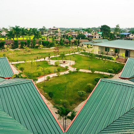 Hotel Greenland Safari Sauraha Buitenkant foto