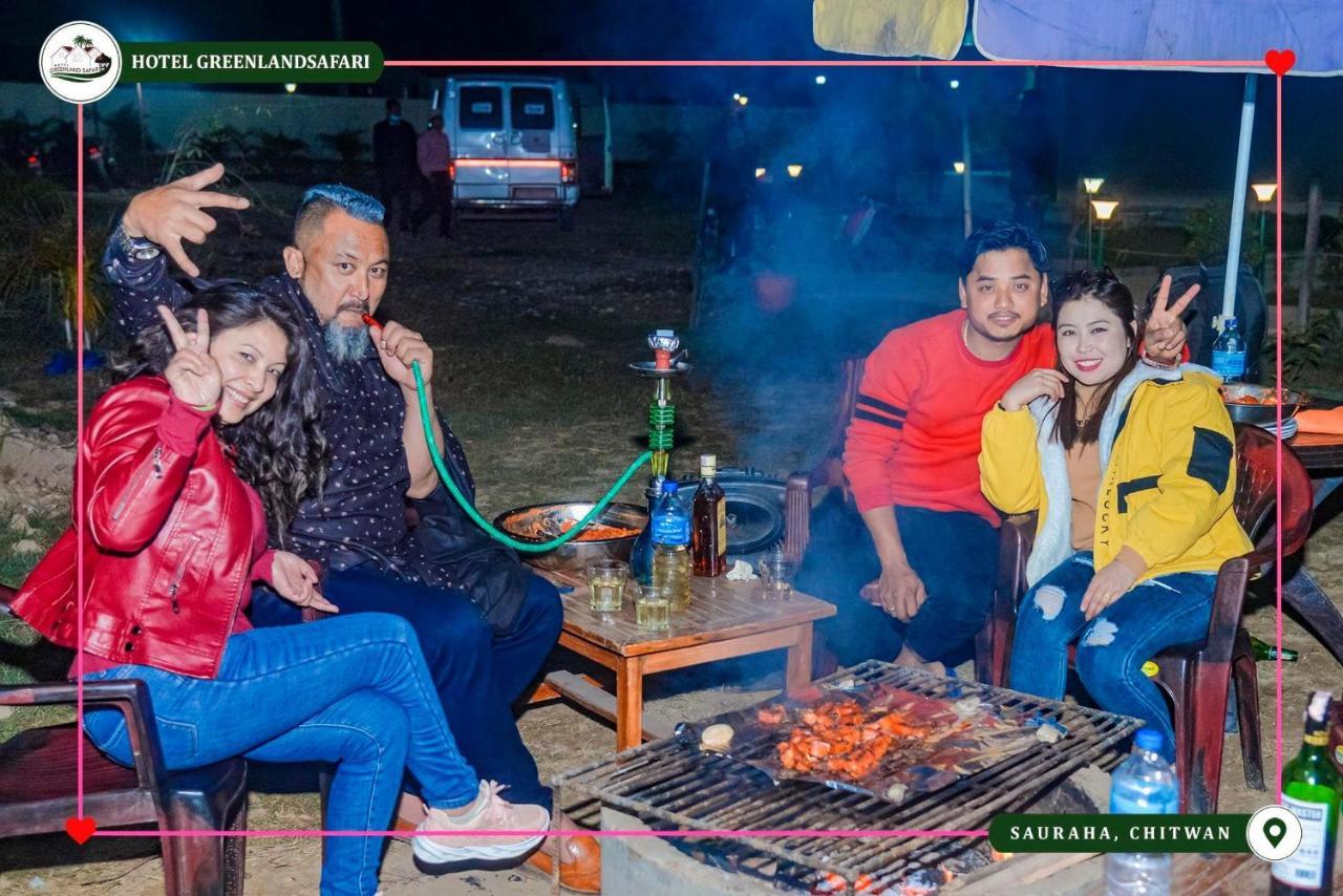 Hotel Greenland Safari Sauraha Buitenkant foto