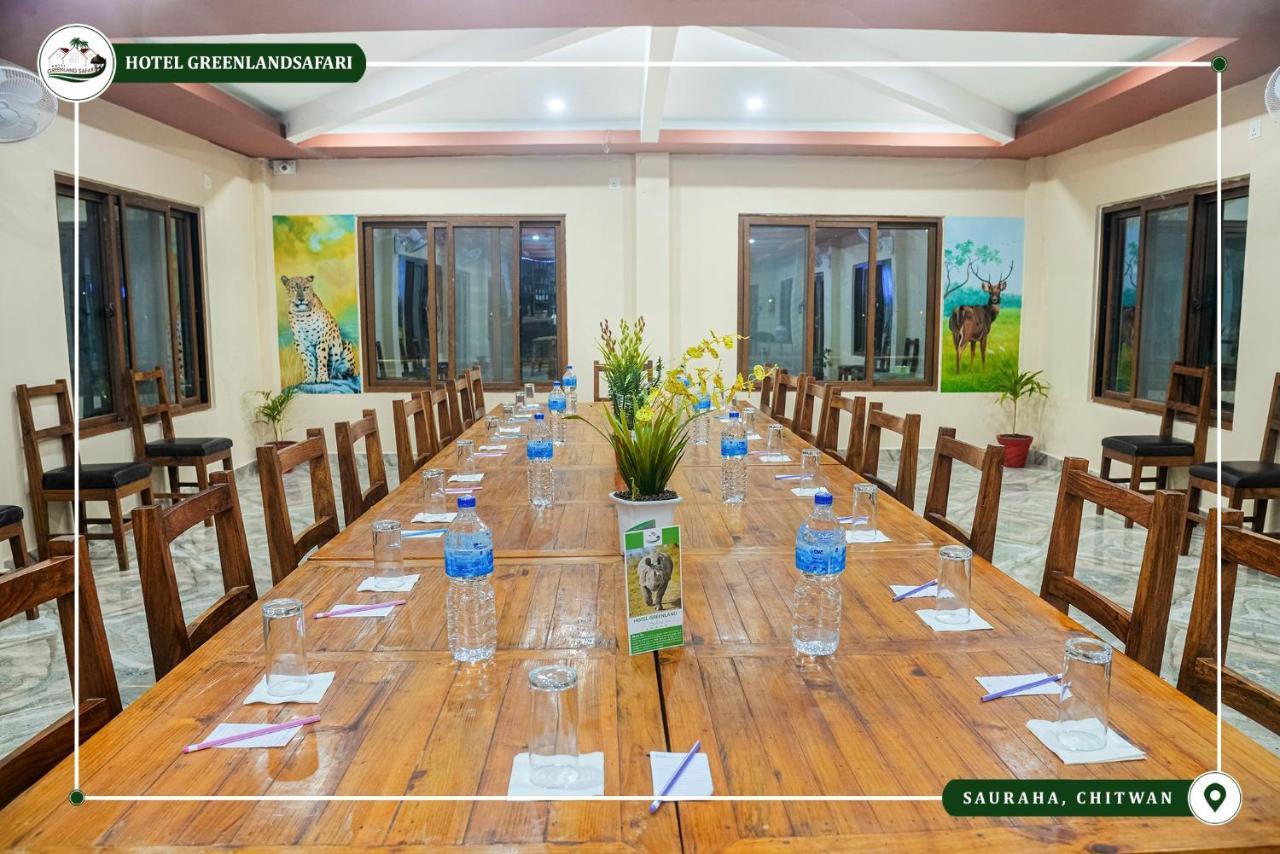 Hotel Greenland Safari Sauraha Buitenkant foto