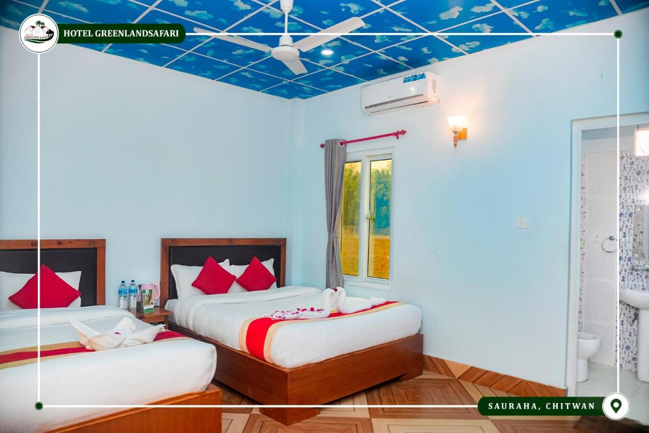 Hotel Greenland Safari Sauraha Buitenkant foto