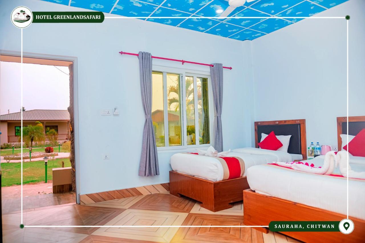 Hotel Greenland Safari Sauraha Buitenkant foto