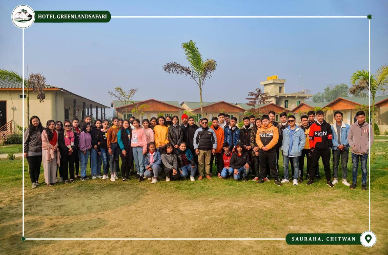 Hotel Greenland Safari Sauraha Buitenkant foto