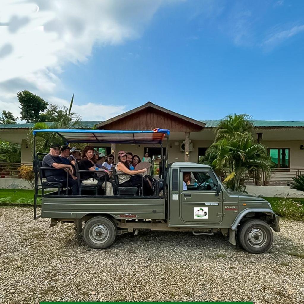 Hotel Greenland Safari Sauraha Buitenkant foto